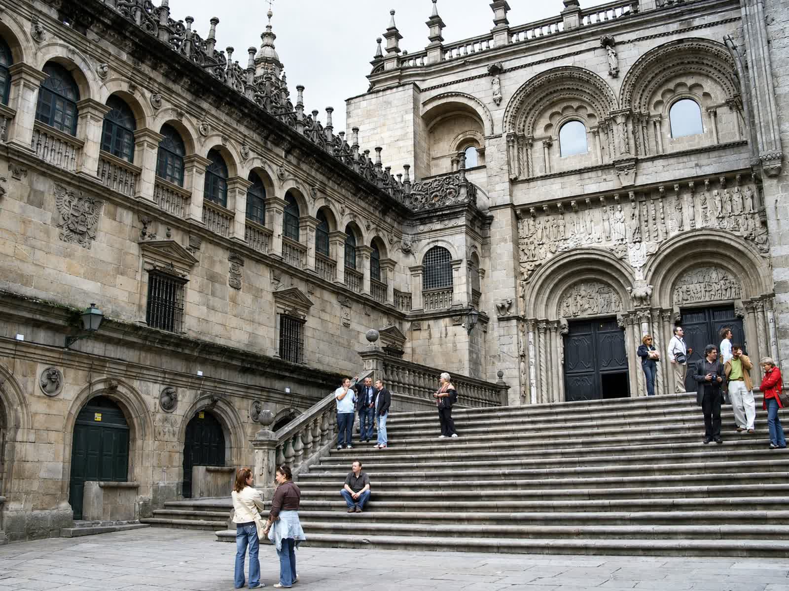Llegada a la Plaza del Obradoiro y la catedral de Santiago